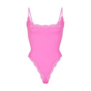 Skims Fits Everybody Lace Cami Bodysuit - Taffy